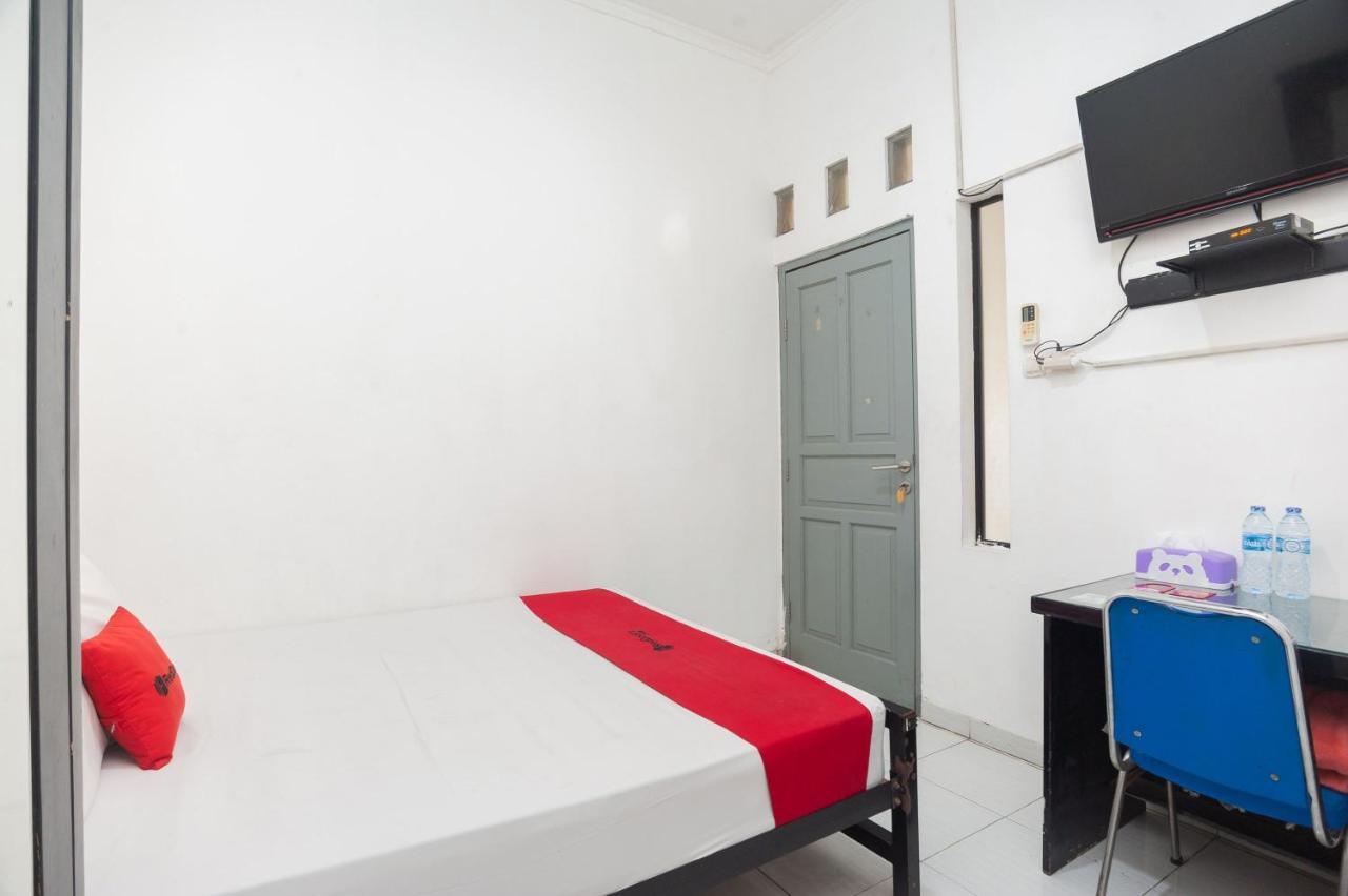 Reddoorz Syariah Near Grand Galaxy Park Hotel Ceger Exterior foto