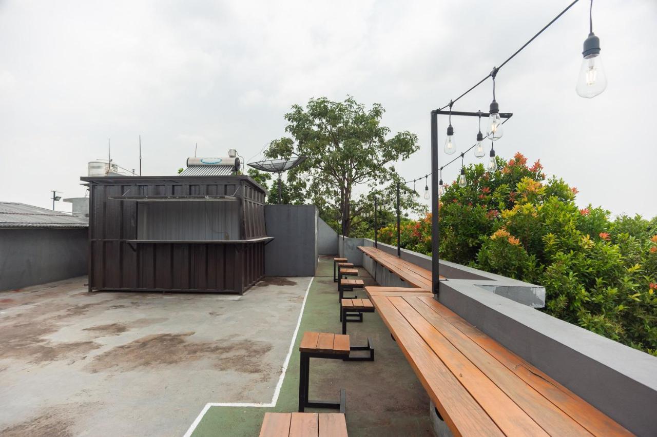 Reddoorz Syariah Near Grand Galaxy Park Hotel Ceger Exterior foto
